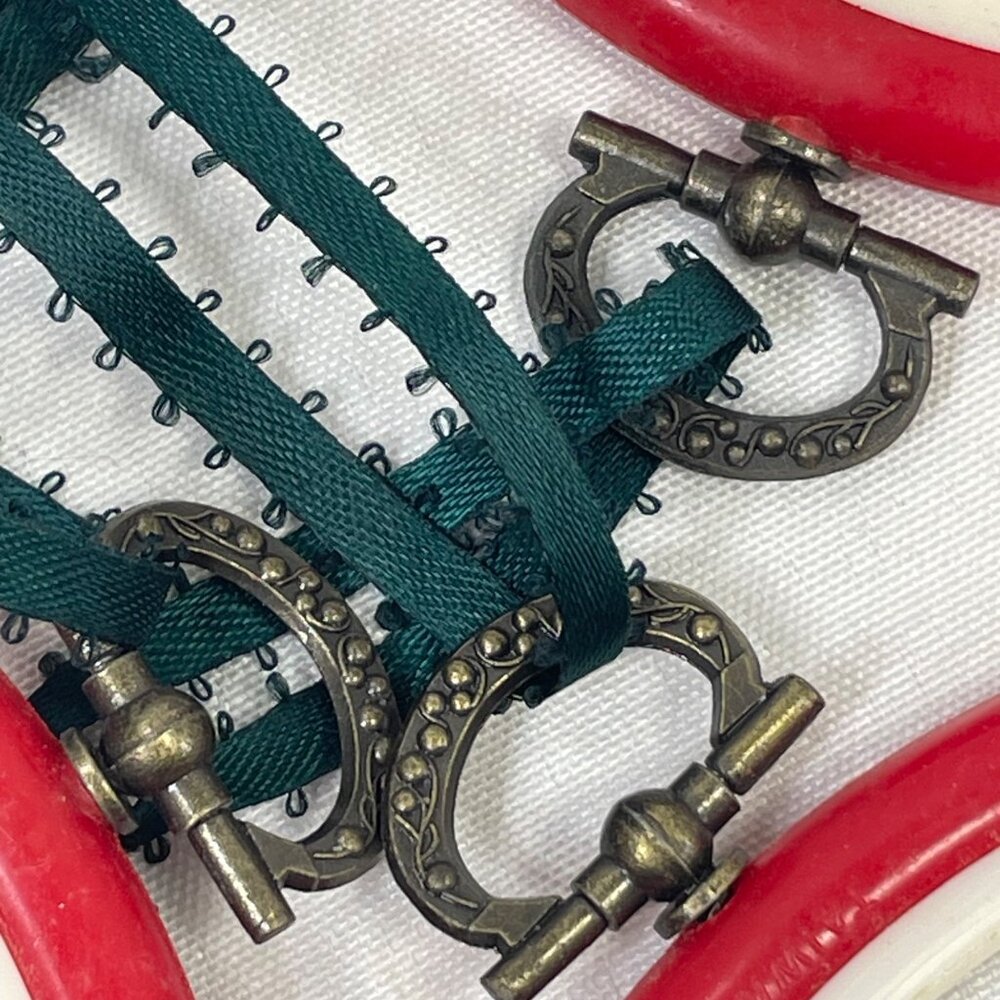 Vintage Red & White Flexi Hoop Embroidery Frames W/ Metal Clasps Set Of 3 Taiwan - Picture 5 of 6